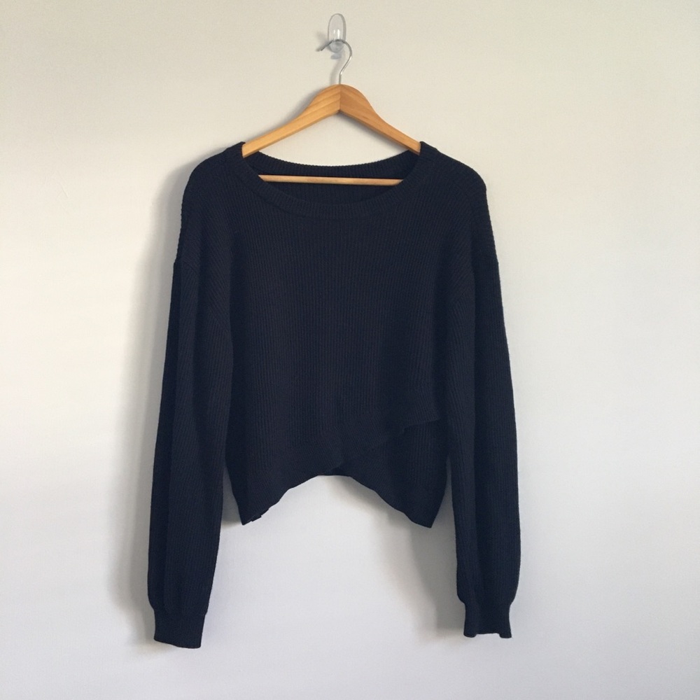 lululemon | black knit crop sweater, so comfy!
